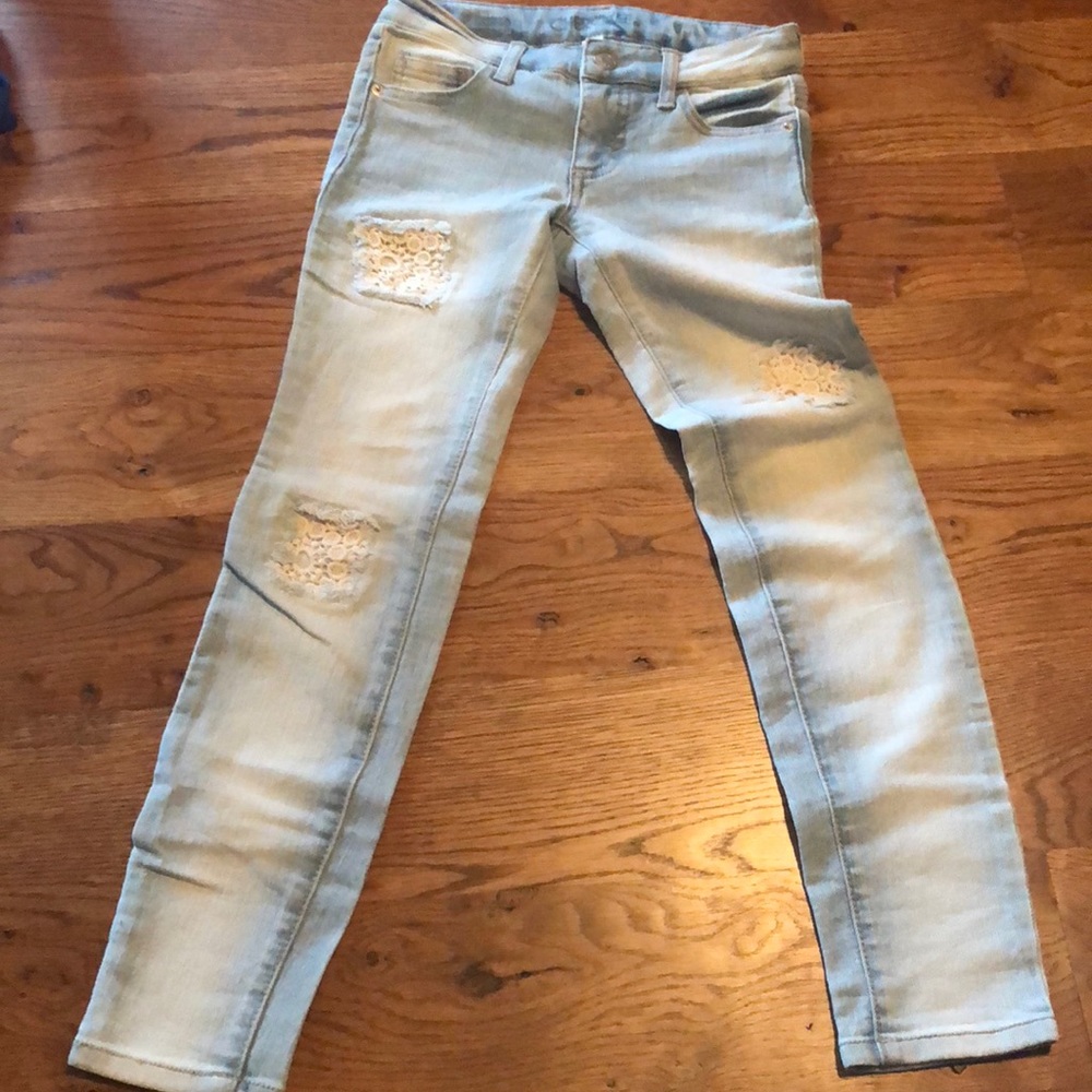 Girls light wash skinny jeans